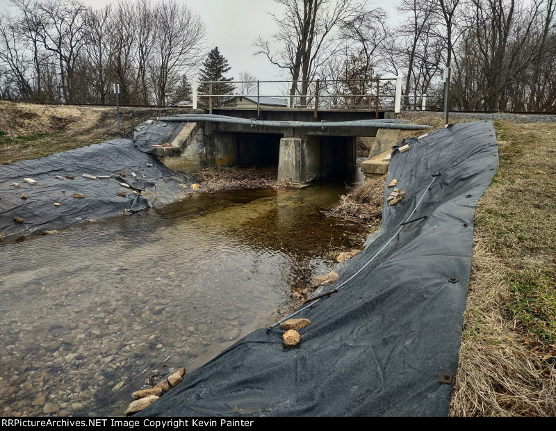 Bridge erosion detail